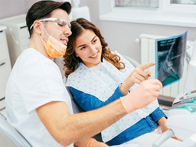 Dentist-showing-patient-her-x-ray