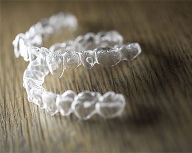 blog-featured-image-clean invisalign-aligners